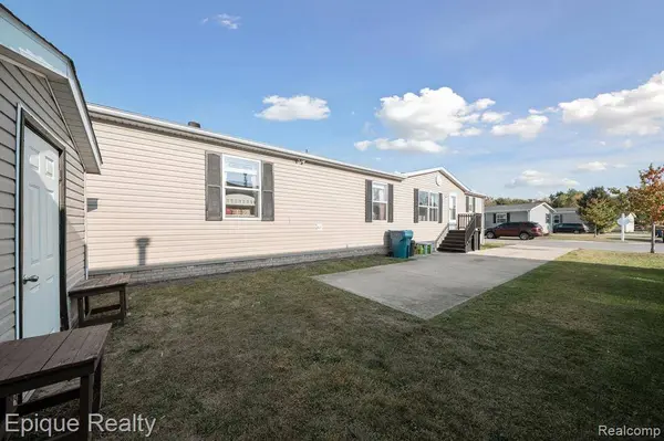 9757 Town Square, Tyrone Twp, MI 48430