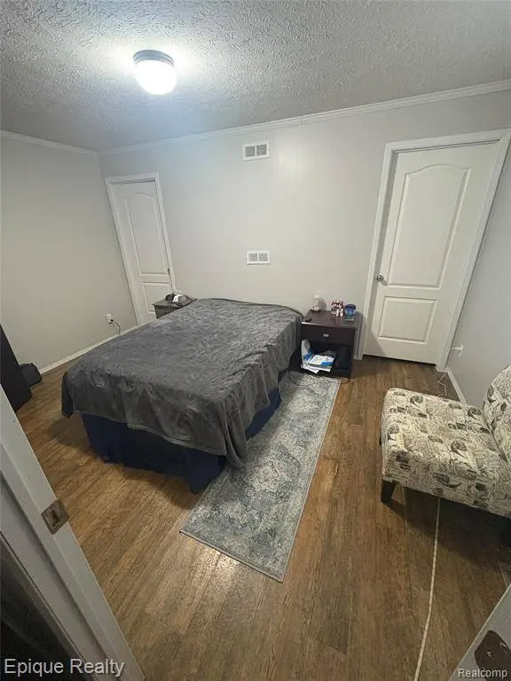 16031 Beech Daly Road, Taylor, MI 48180