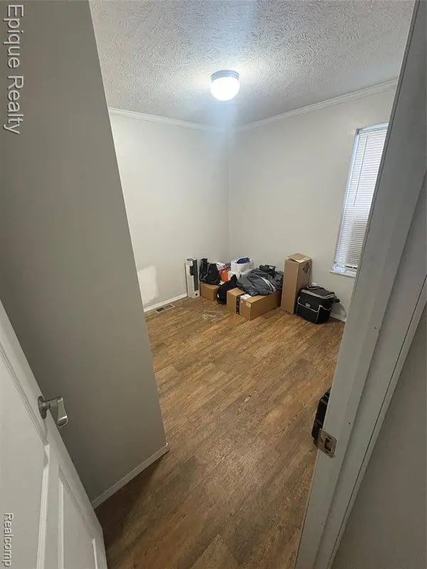 16031 Beech Daly Road, Taylor, MI 48180