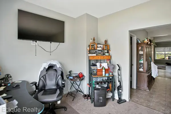 2206 Knotty Pine TRL, Howell, MI 48855