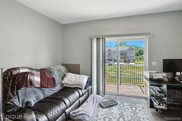 2206 Knotty Pine TRL, Howell, MI 48855