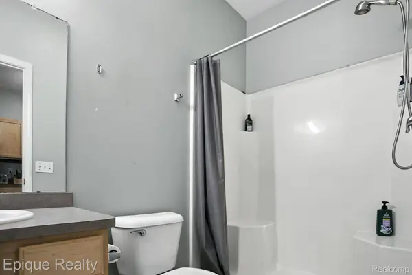 2206 Knotty Pine TRL, Howell, MI 48855