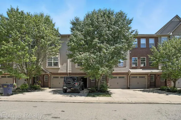 2206 Knotty Pine TRL, Howell, MI 48855