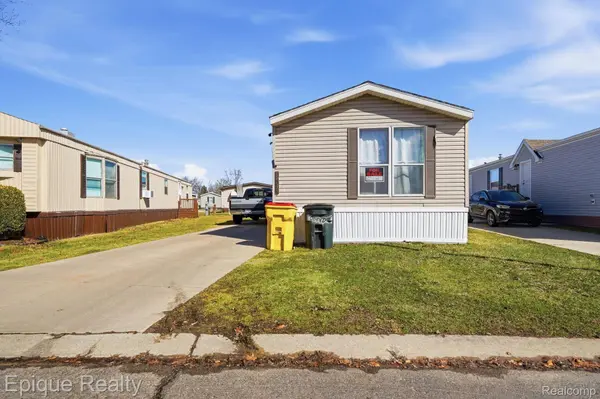 15317 Cartier DR, Clinton Charter Township, MI 48038