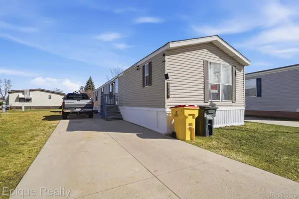 15317 Cartier DR, Clinton Charter Township, MI 48038