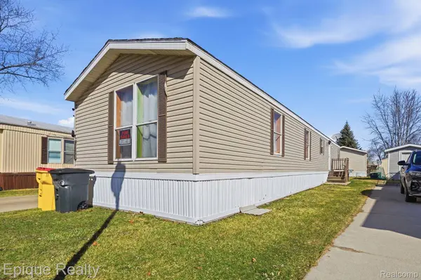 15317 Cartier DR, Clinton Charter Township, MI 48038