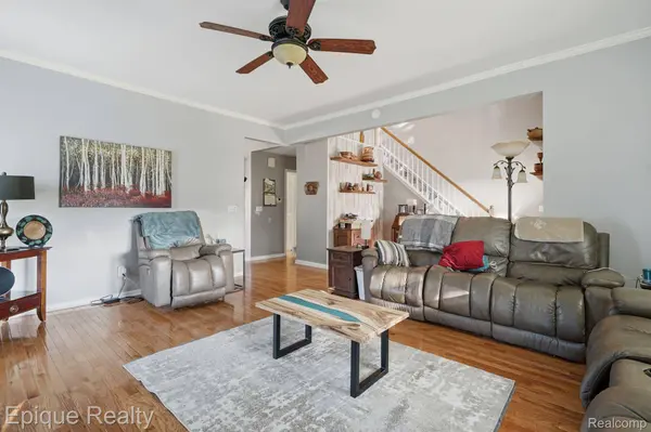 9867 Finnegan DR, Hamburg Township, MI 48116