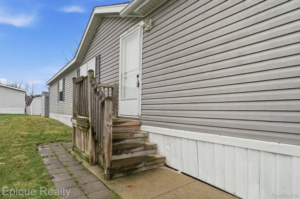 310 Greenwood, Wixom, MI 48393