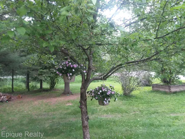 102 Ridgeview DR, Denton Township, MI 48651