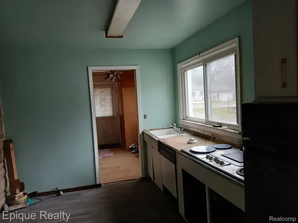 1396 Potter BLVD, Burton, MI 48509