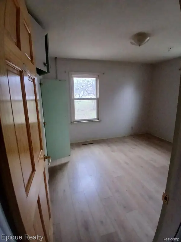 1396 Potter BLVD, Burton, MI 48509