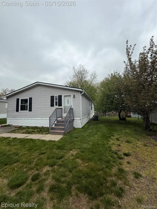 253 Parker Lake DR, Oxford Charter Township, MI 48371