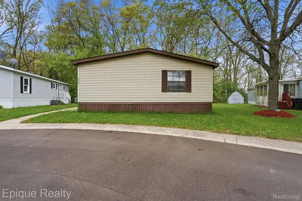 466 Turquoise DR, Northfield Township, MI 48189