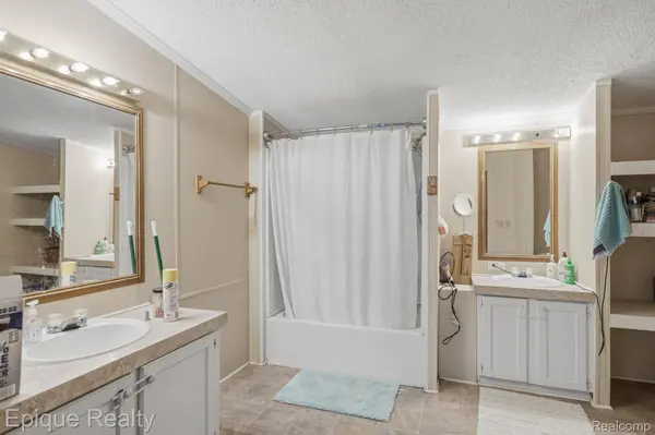 466 Turquoise DR, Northfield Township, MI 48189
