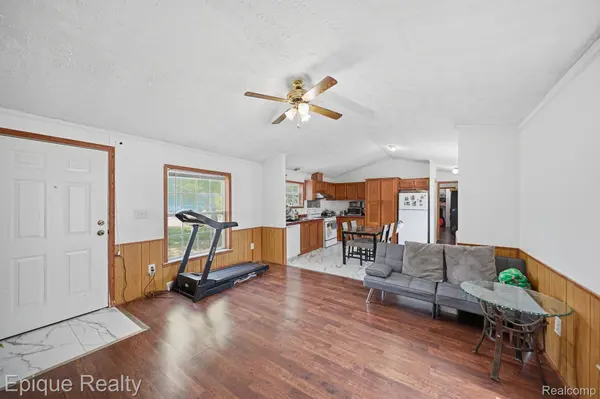 6255 Lake DR, Ypsilanti Charter Township, MI 48197