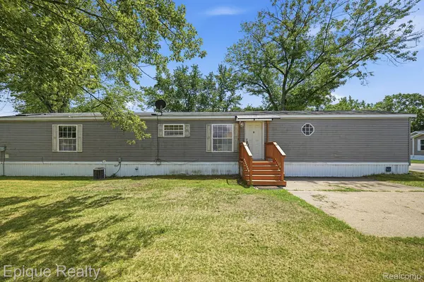 6255 Lake DR, Ypsilanti Charter Township, MI 48197