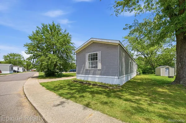 6255 Lake DR, Ypsilanti Charter Township, MI 48197