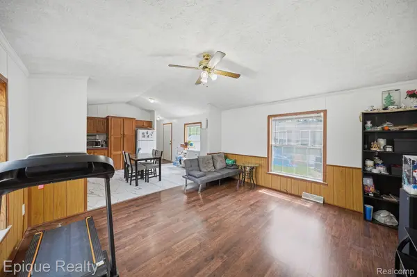 6255 Lake DR, Ypsilanti Charter Township, MI 48197