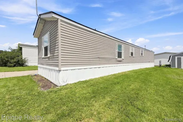 17121 Julie DR, Springfield Charter Township, MI 48350