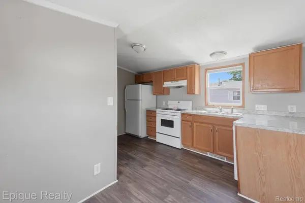 17121 Julie DR, Springfield Charter Township, MI 48350