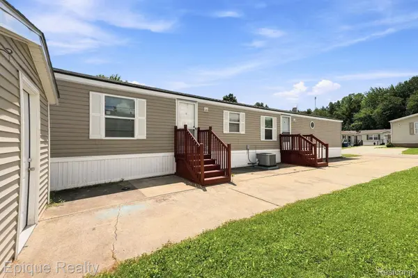 17121 Julie DR, Springfield Charter Township, MI 48350
