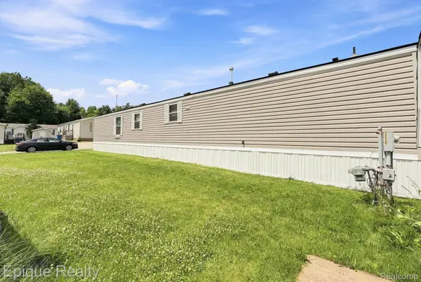 17121 Julie DR, Springfield Charter Township, MI 48350