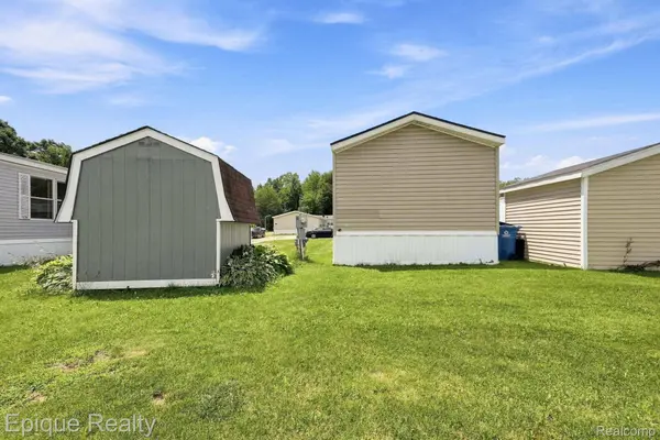 17121 Julie DR, Springfield Charter Township, MI 48350