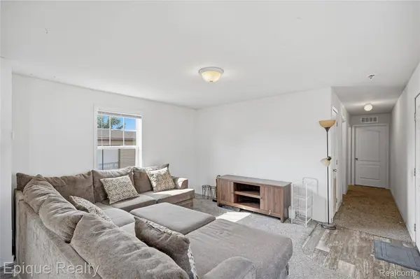 15346 Enchante, Clinton Charter Township, MI 48038