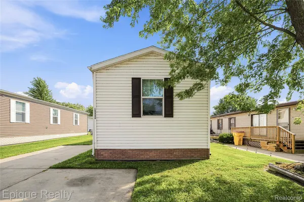 15346 Enchante, Clinton Charter Township, MI 48038