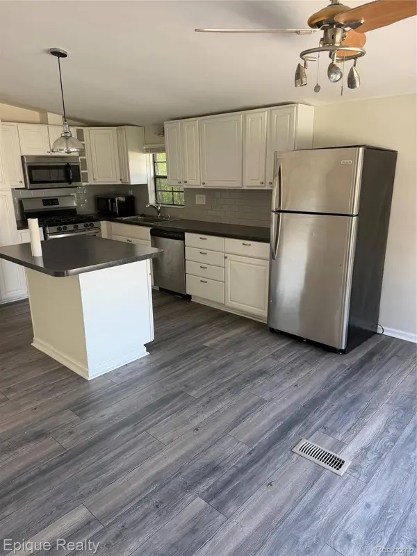 5972 Vernon Street, Van Buren Charter Township, MI 48111