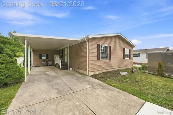 297 Dennis K CT, White Lake Charter Township, MI 48386