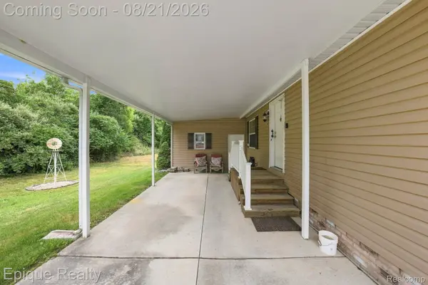 297 Dennis K CT, White Lake Charter Township, MI 48386
