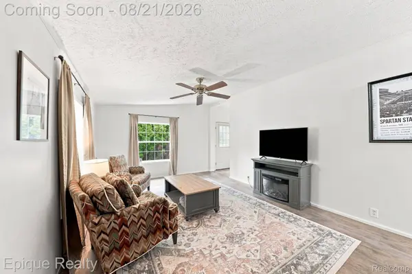 297 Dennis K CT, White Lake Charter Township, MI 48386