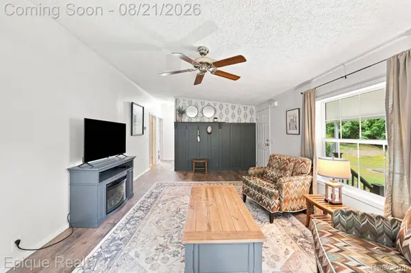 297 Dennis K CT, White Lake Charter Township, MI 48386