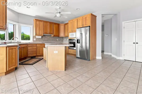 9217 Mirage Lake DR, York Charter Township, MI 48160