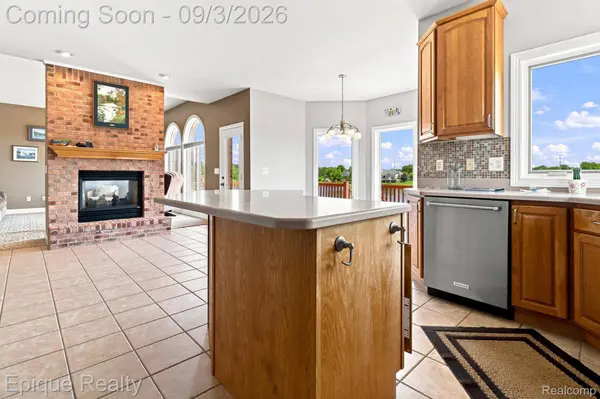 9217 Mirage Lake DR, York Charter Township, MI 48160