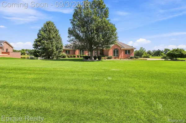 9217 Mirage Lake DR, York Charter Township, MI 48160