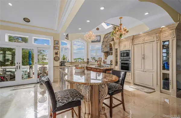 238 W Islip RD, West Islip, NY 11795