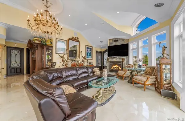238 W Islip RD, West Islip, NY 11795