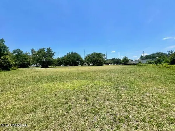 1851 Pass Road, Biloxi, MS 39531