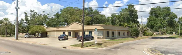 2030 Pass Road, Biloxi, MS 39531