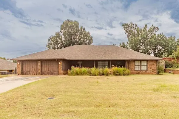 1011 Edgemoor Dr, Stillwater, OK 74074