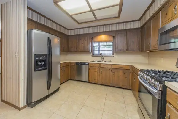 1011 Edgemoor Dr, Stillwater, OK 74074