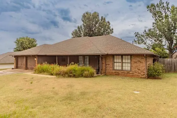 1011 Edgemoor Dr, Stillwater, OK 74074