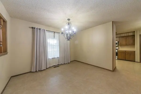 1011 Edgemoor Dr, Stillwater, OK 74074