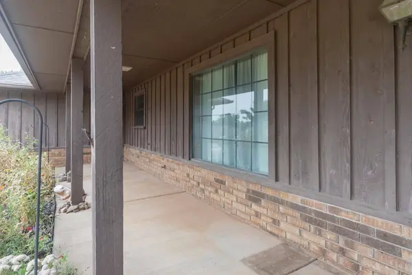 1011 Edgemoor Dr, Stillwater, OK 74074