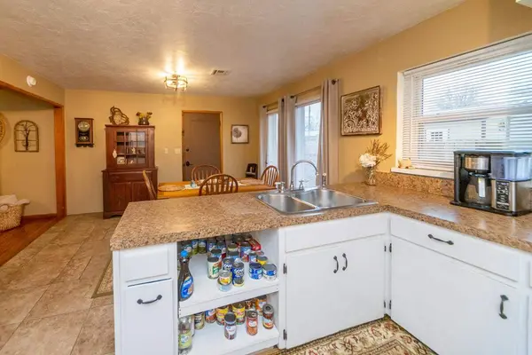1232 E 3rd St, Cushing, OK 74023