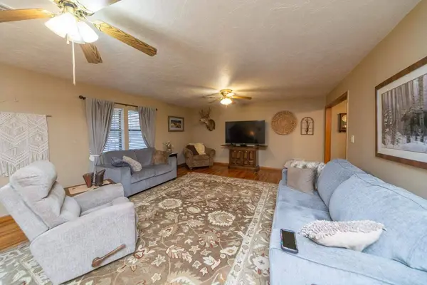 1232 E 3rd St, Cushing, OK 74023