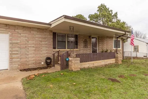 1232 E 3rd St, Cushing, OK 74023