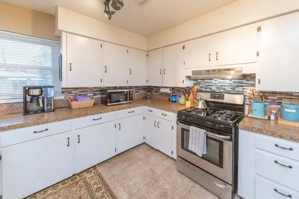 1232 E 3rd St, Cushing, OK 74023